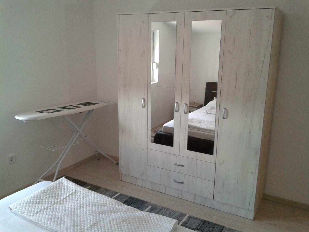 Ferienwohnung Zecirovic Mnebar Exterior foto